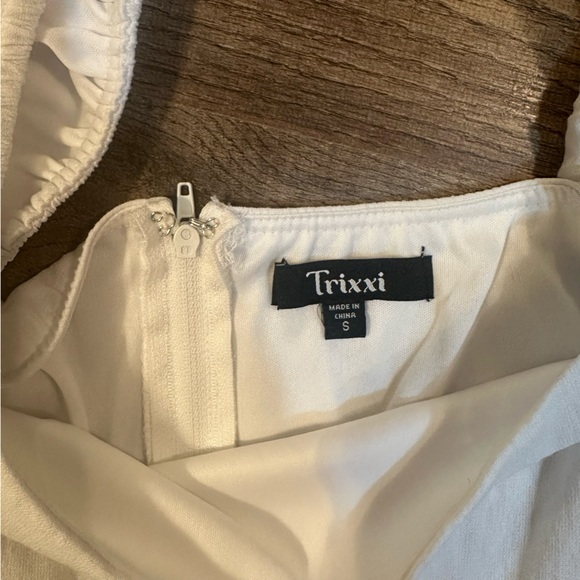 white puff sleeve wrap dress - Picture 2 of 4